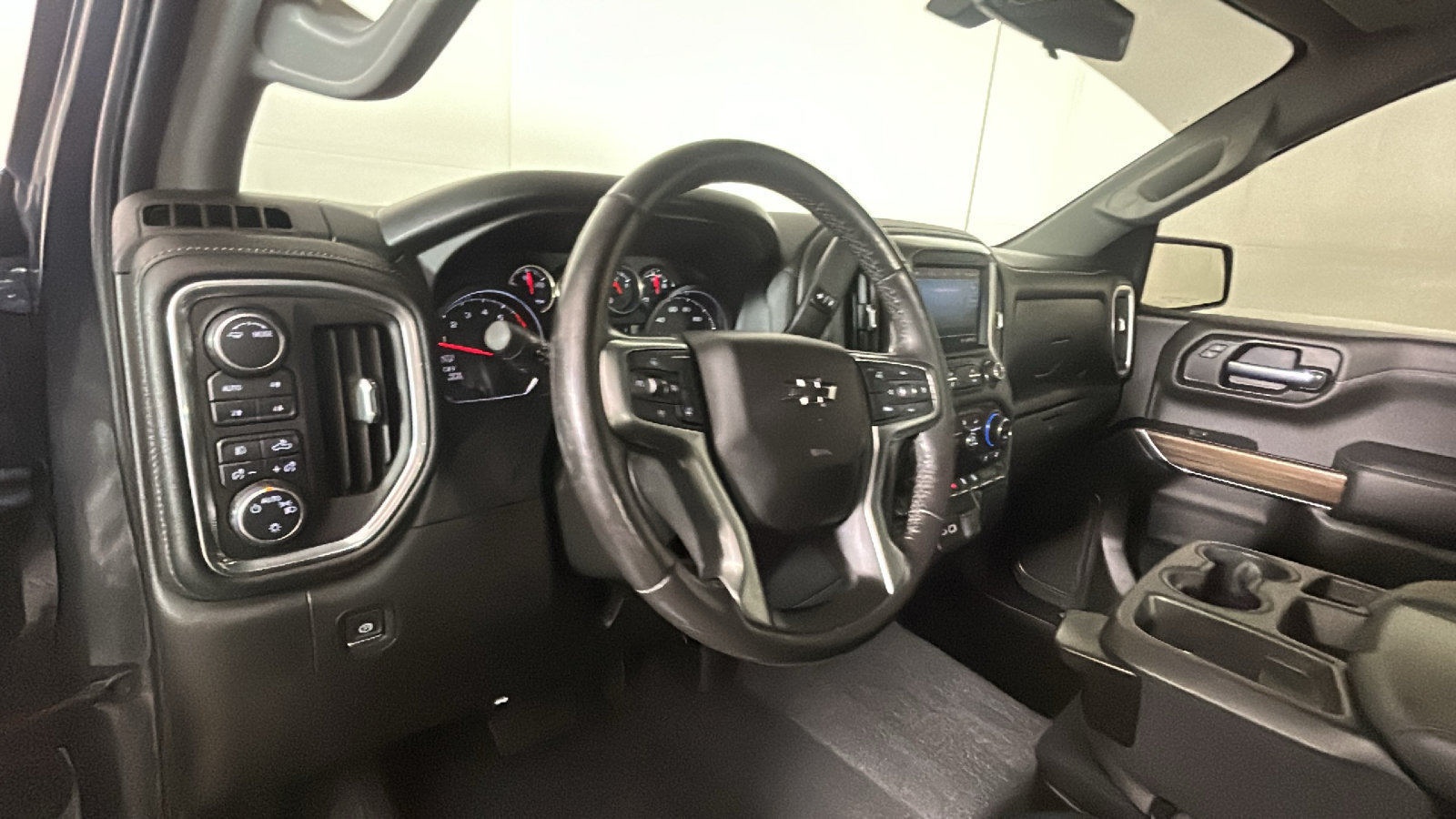 Used 2020 Chevrolet Silverado 1500 LT Trail Boss w/ Convenience Package AWD/4WD image 17