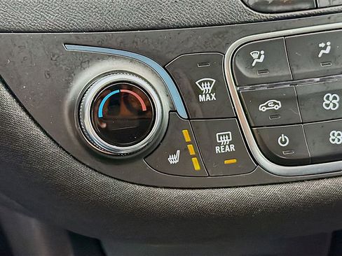 Used 2023 Chevrolet Malibu LT image 32