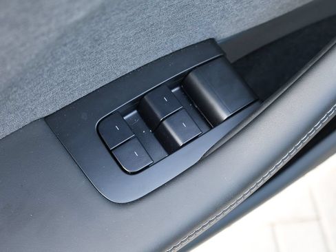 Used 2025 Tesla Model 3 Long Range RWD image 13