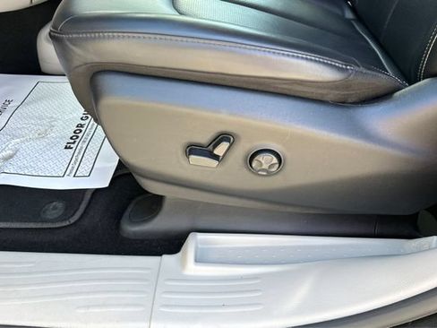 Used 2023 Chrysler Pacifica Touring-L FWD image 19