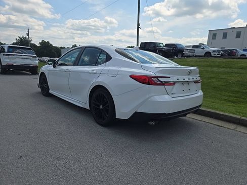 Used 2025 Toyota Camry SE FWD image 4