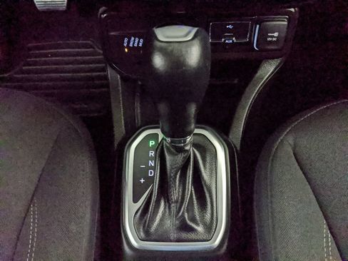 Used 2023 Jeep Renegade Latitude AWD/4WD image 11
