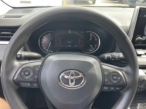 Used 2024 Toyota RAV4 XLE FWD image 30