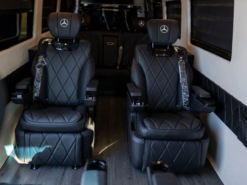 Used 2024 Mercedes-Benz Sprinter 2500 image 24