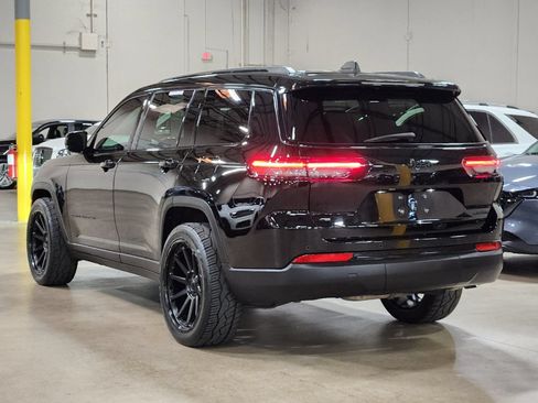 Used 2023 Jeep Grand Cherokee L Limited w/ Black Appearance Package RWD image 11