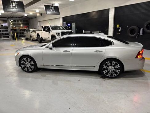 Used 2022 Volvo S90 B6 Inscription w/ Advanced Package image 2