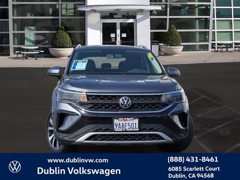 Used 2022 Volkswagen Taos SE image 2