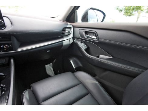 Used 2023 Nissan Rogue SV w/ SV Premium B Package FWD image 13