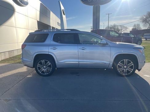 Used 2019 GMC Acadia Denali image 17