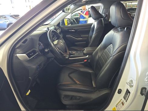 Used 2022 Toyota Highlander XLE FWD image 7