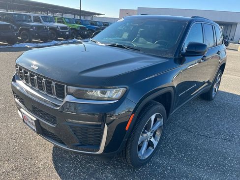 New 2026 Jeep Grand Cherokee Limited AWD/4WD image 6