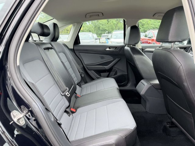 Used 2025 Volkswagen Jetta SE FWD image 11