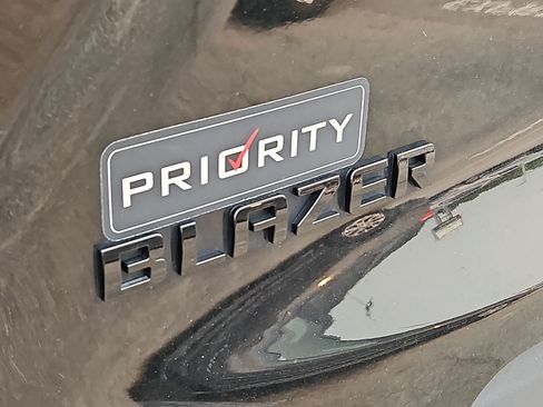 Used 2023 Chevrolet Blazer LT w/ Sound & Technology Package FWD image 5