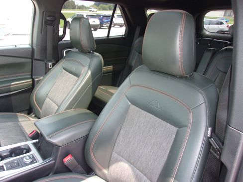 Used 2023 Ford Explorer Timberline image 11