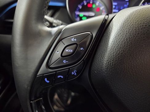 Used 2019 Toyota C-HR XLE image 21