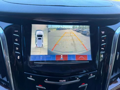 Used 2018 Cadillac Escalade Luxury AWD/4WD image 25