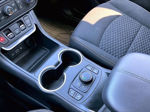 Used 2021 GMC Terrain SLE w/ Driver Convenience Package image 16