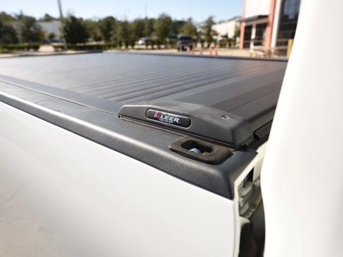 Used 2017 Nissan Titan SV image 17