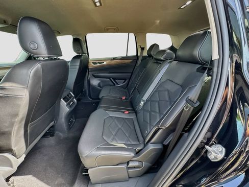 Used 2024 Volkswagen Atlas SE w/ Black Wheel Package FWD image 24