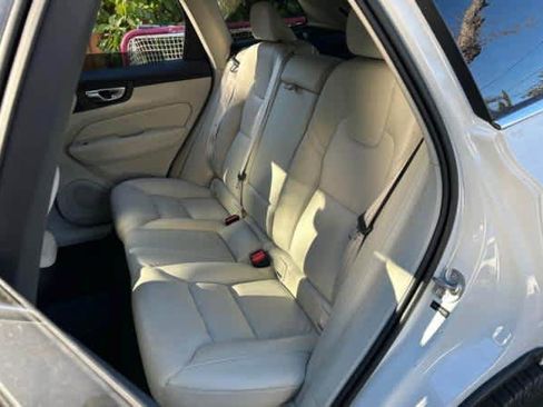 Used 2023 Volvo XC60 B5 Plus w/ Climate Package image 5