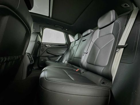Certified 2025 Porsche Macan image 23