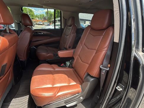 Used 2016 Cadillac Escalade ESV Luxury AWD/4WD image 12