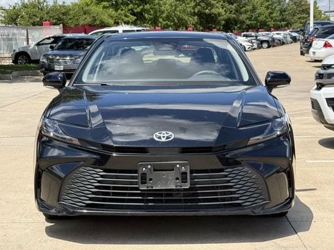 Used 2025 Toyota Camry LE FWD image 8