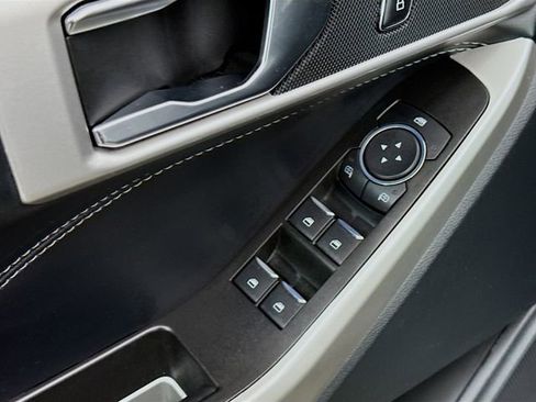 Used 2022 Ford Explorer XLT w/ Equipment Group 202A image 18