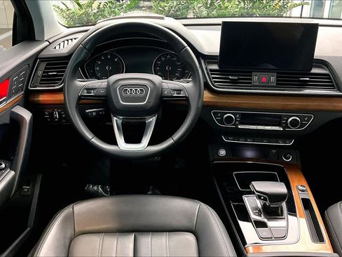 Used 2023 Audi Q5 2.0T Premium w/ Convenience Package image 5