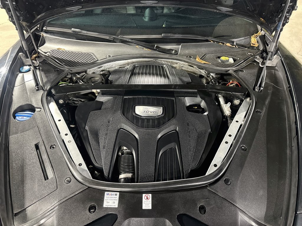 Used 2017 Porsche Panamera 4 AWD/4WD image 40