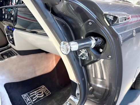 Used 2012 Rolls-Royce Phantom Drophead Coupe image 22