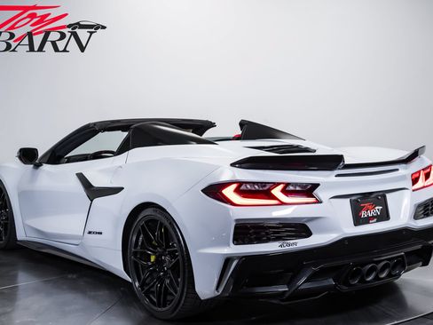 Used 2024 Chevrolet Corvette Z06 w/ Stealth Interior Trim Package RWD image 3