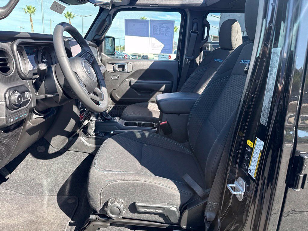 Certified 2025 Jeep Wrangler Unlimited Rubicon 4xe w/ Convenience Group AWD/4WD image 15