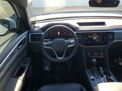 Used 2023 Volkswagen Atlas Cross Sport SE image 25