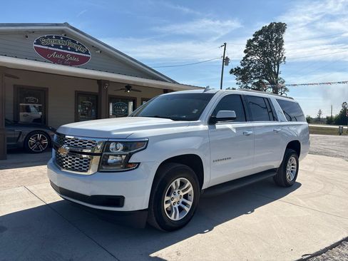 Used 2019 Chevrolet Suburban LT RWD image 1