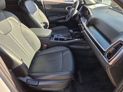 Certified 2025 Kia Sorento S w/ Panoramic Sunroof Package image 16