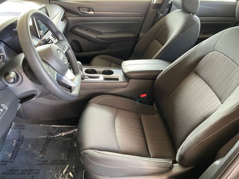 Used 2025 Nissan Altima 2.5 SV image 25