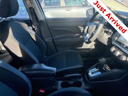 Used 2025 Nissan Versa SV image 9