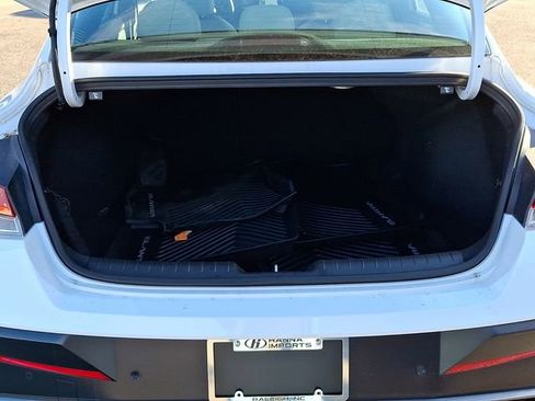 Used 2024 Hyundai Elantra Limited image 36