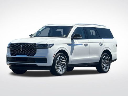 Used 2025 Lincoln Navigator Reserve AWD/4WD image 7