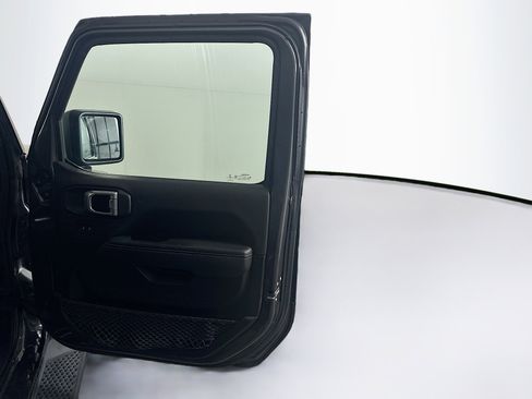 Used 2022 Jeep Wrangler Sahara w/ Cold Weather Group image 32