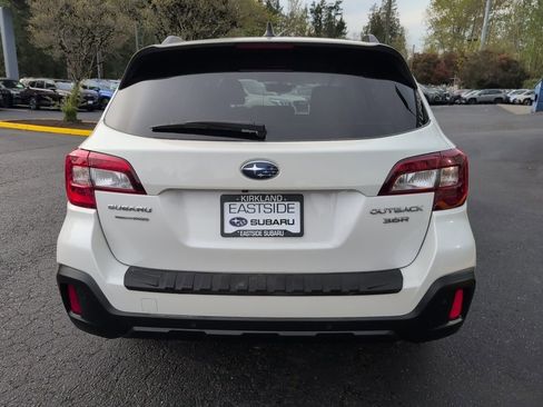 Used 2019 Subaru Outback 3.6R Touring AWD/4WD image 5