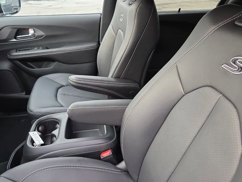 New 2026 Chrysler Pacifica Select w/ S Appearance Package image 20