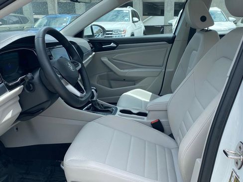 Certified 2024 Volkswagen Jetta SE w/ Panoramic Sunroof Package FWD image 13