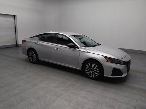 Used 2024 Nissan Altima 2.5 SV image 11