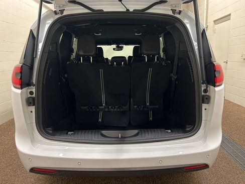 New 2026 Chrysler Pacifica Select FWD image 13