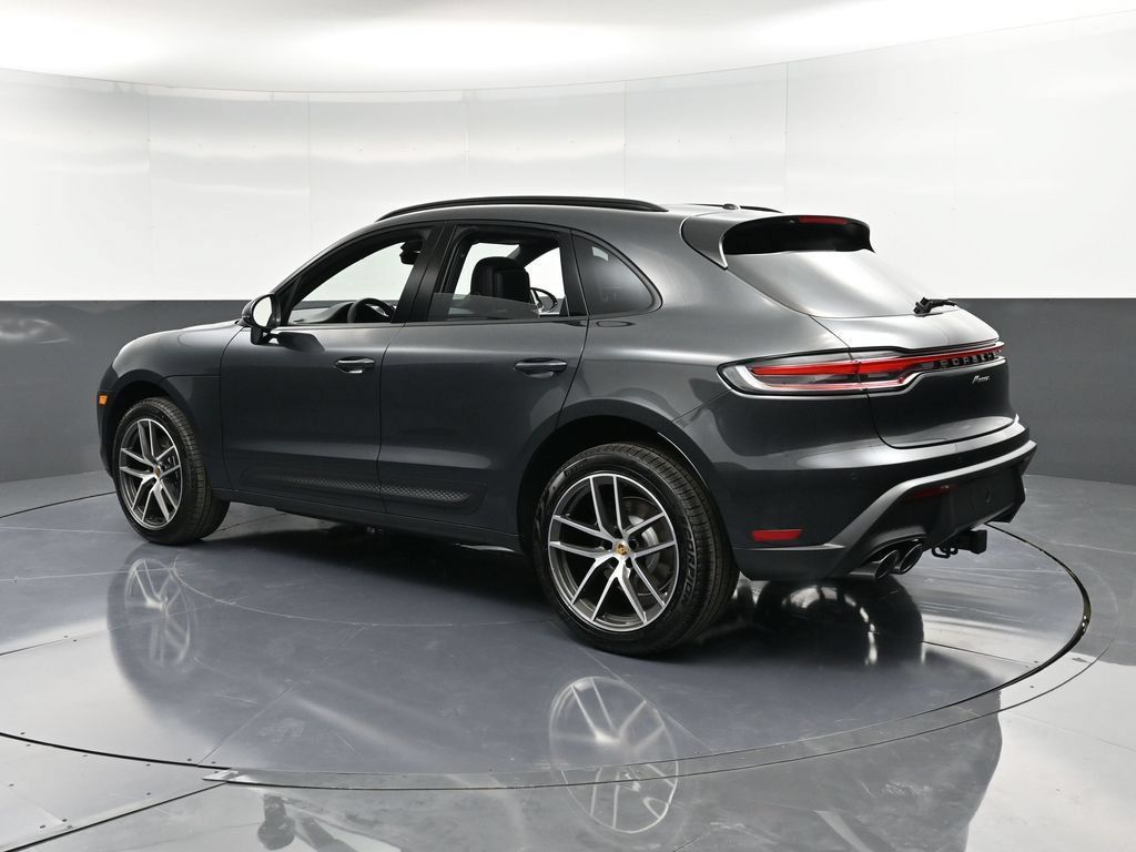Certified 2026 Porsche Macan AWD/4WD image 3