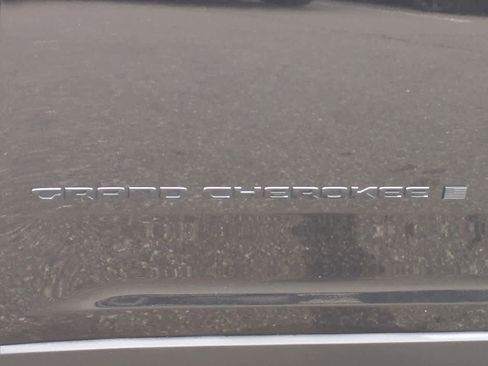 Used 2021 Jeep Grand Cherokee L Laredo image 11