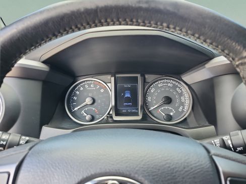 Used 2020 Toyota Tacoma TRD Off-Road AWD/4WD image 10