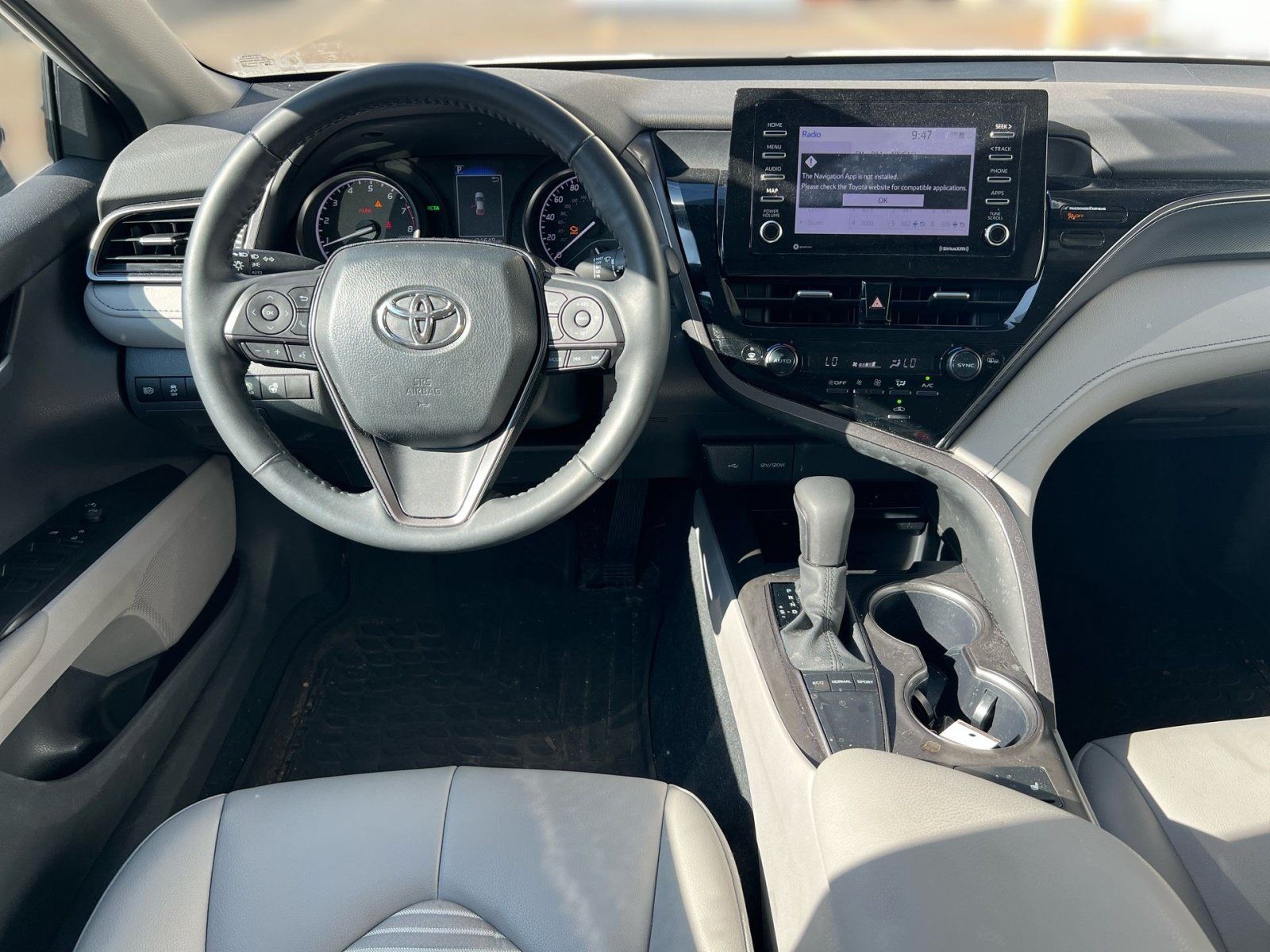Used 2024 Toyota Camry SE w/ Cold Weather Package FWD image 21